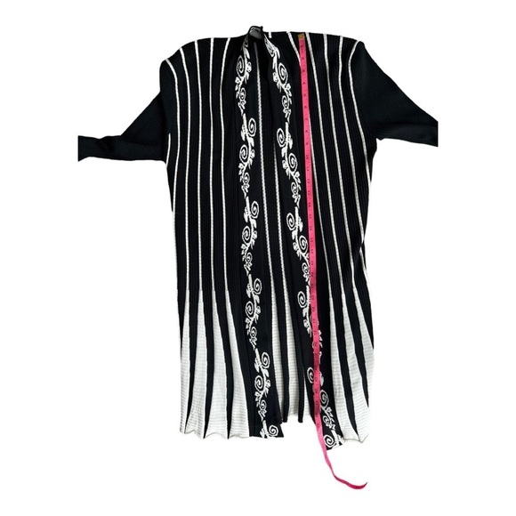 Gorgeous black and white long sweater - Picture 4 of 6